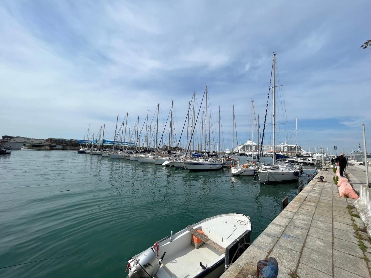 Kasia Porta Sul Mare Di Livorno Free Parking Exterior photo